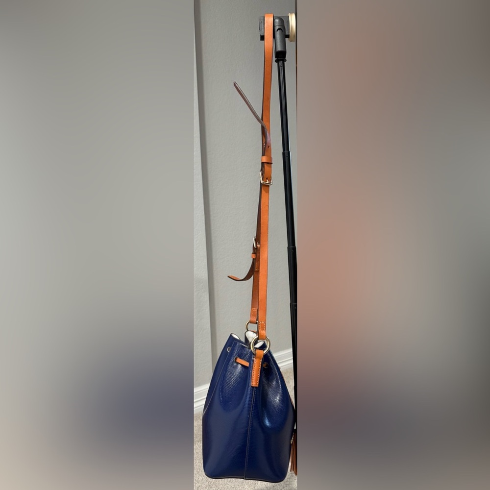 Like New Dooney & Bourke Siena Serena Navy Drawstring Bucket Bag with Wristlet - Picture 10 of 17